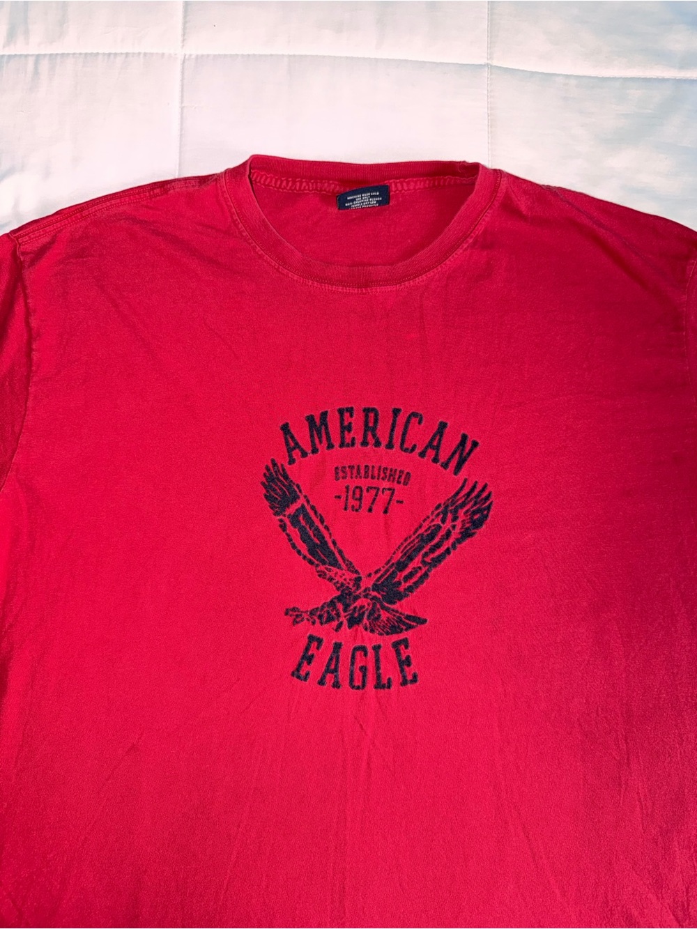 Vintage American Eagle Outfitters Red Graphic Crewneck T-Shirt - Large